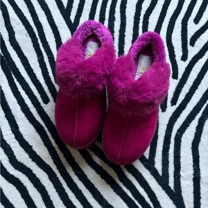 SHEIN Plush Fuchsia Slippers